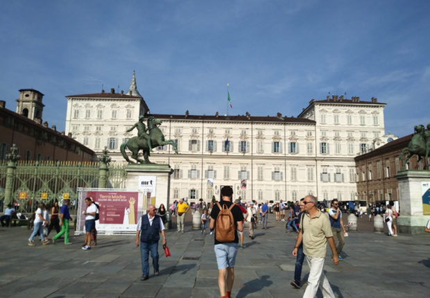 AL SALONE DEL GUSTO DI TORINO NON SOLO CIBO! GLI AMANTI DEL VINO A PIAZZA CASTELLO